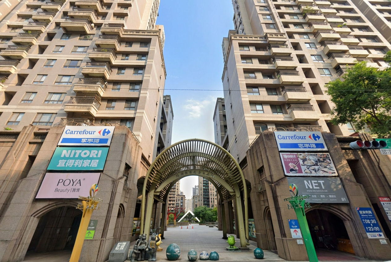 家樂福林口店外觀，林口家樂福生活圈核心採買地標