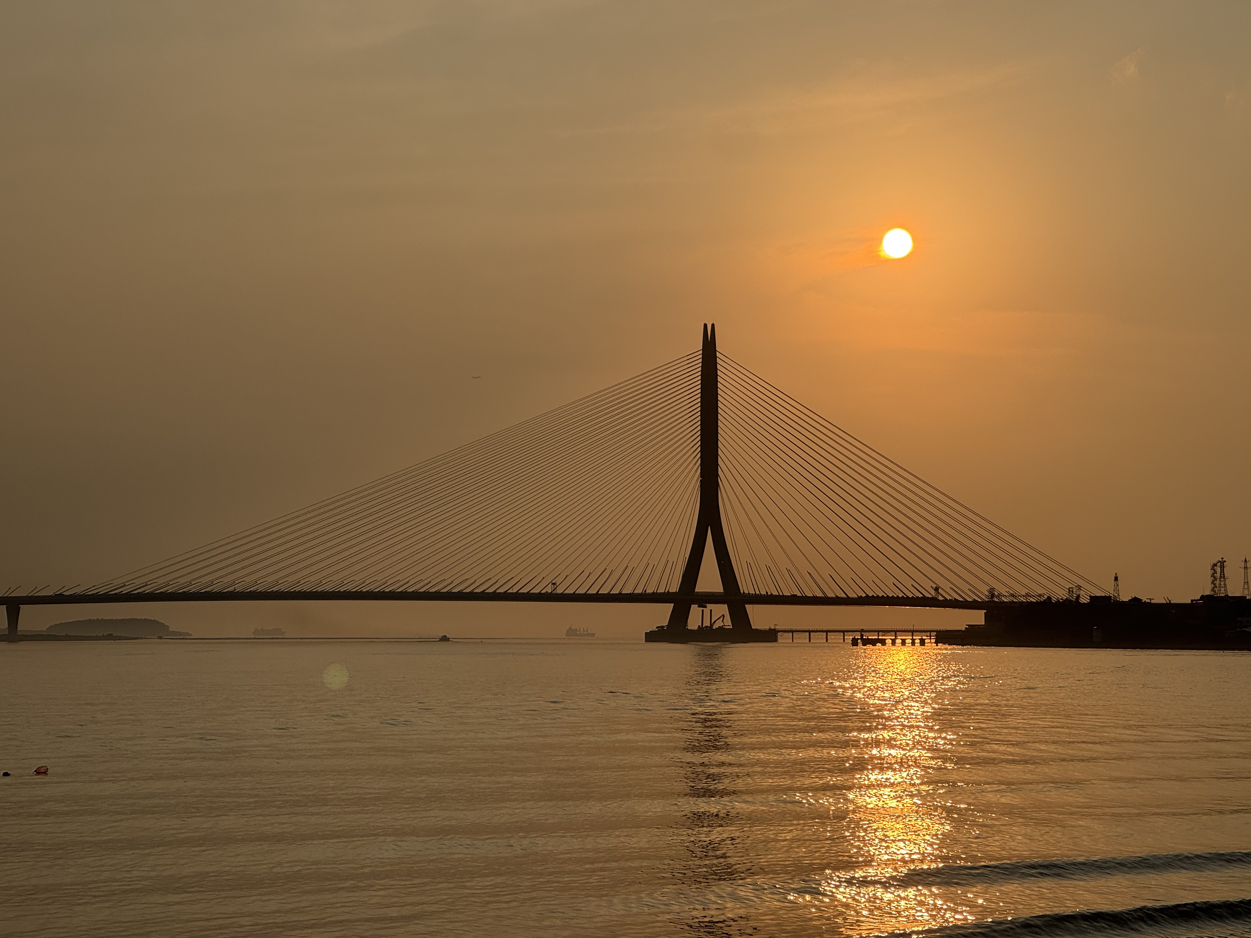 遠眺淡江大橋,美麗的日落