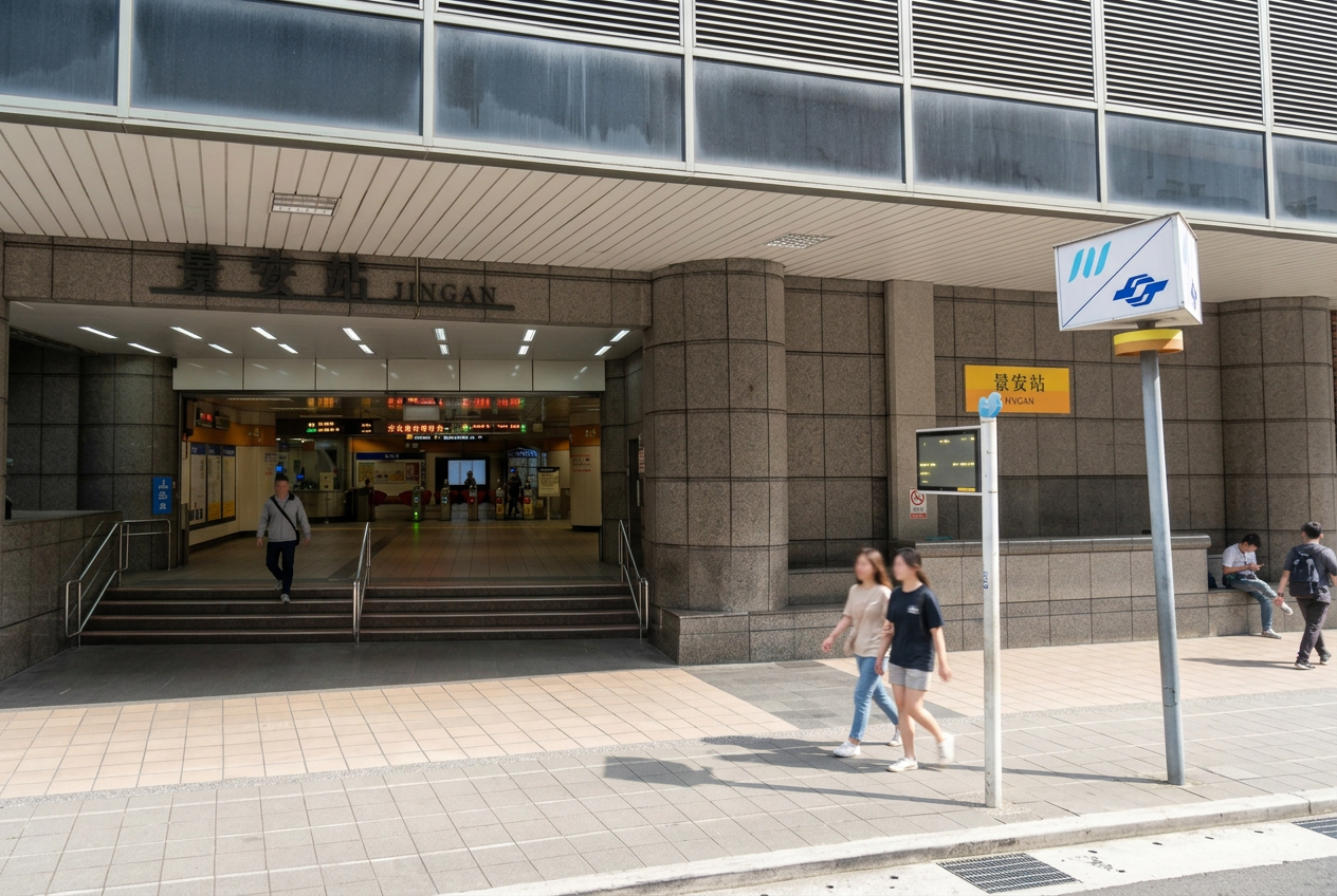 環狀線景平站高架站體與路口，展示雙捷運生活圈的便利性