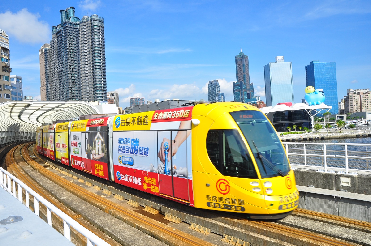 高雄輕軌串聯亞洲新灣區與高雄港灣生活圈