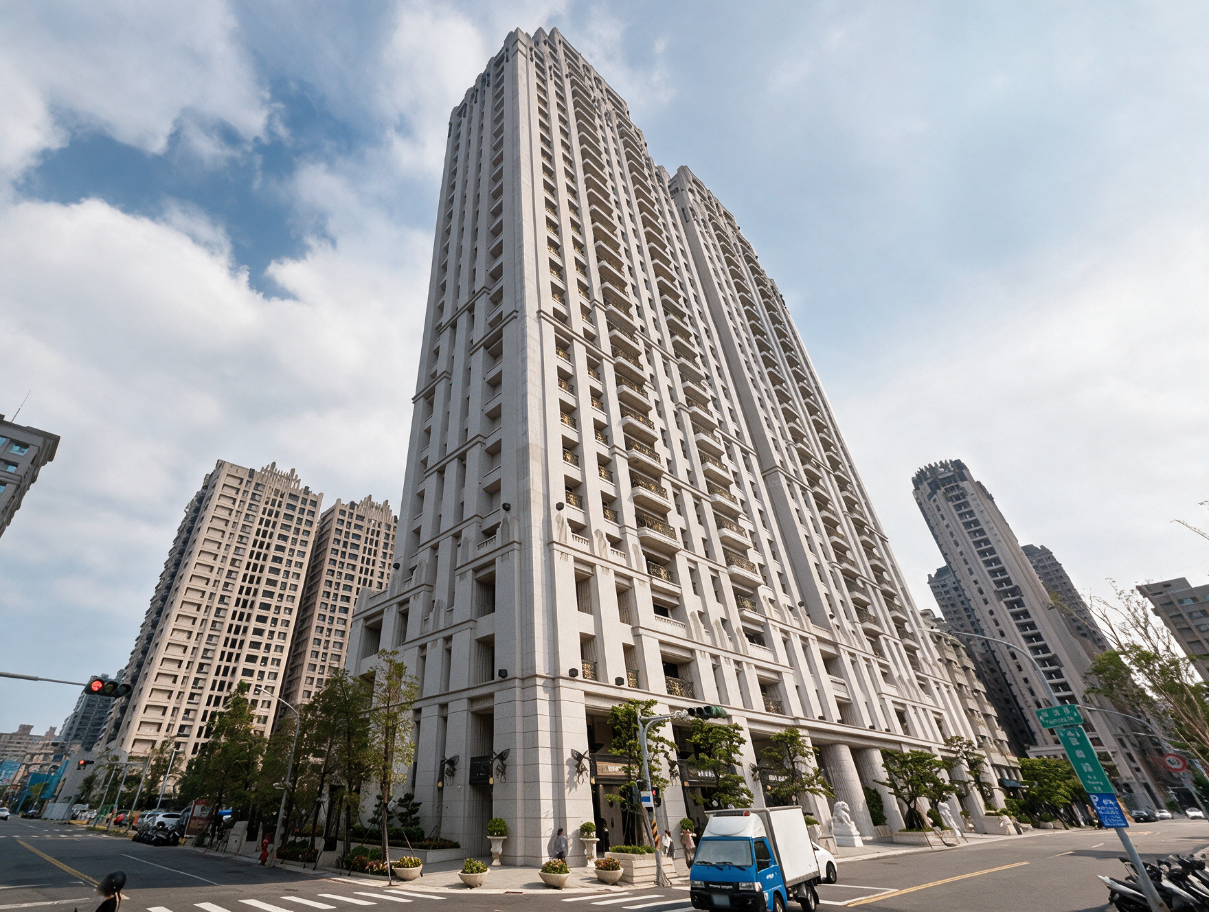 鼓山農十六新大樓街廓與高價住宅聚落(大高雄房產顧問周海娥店長|豪宅建地專家)